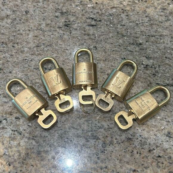 Louis Vuitton Lock and Key #323 - Picture 4 of 4